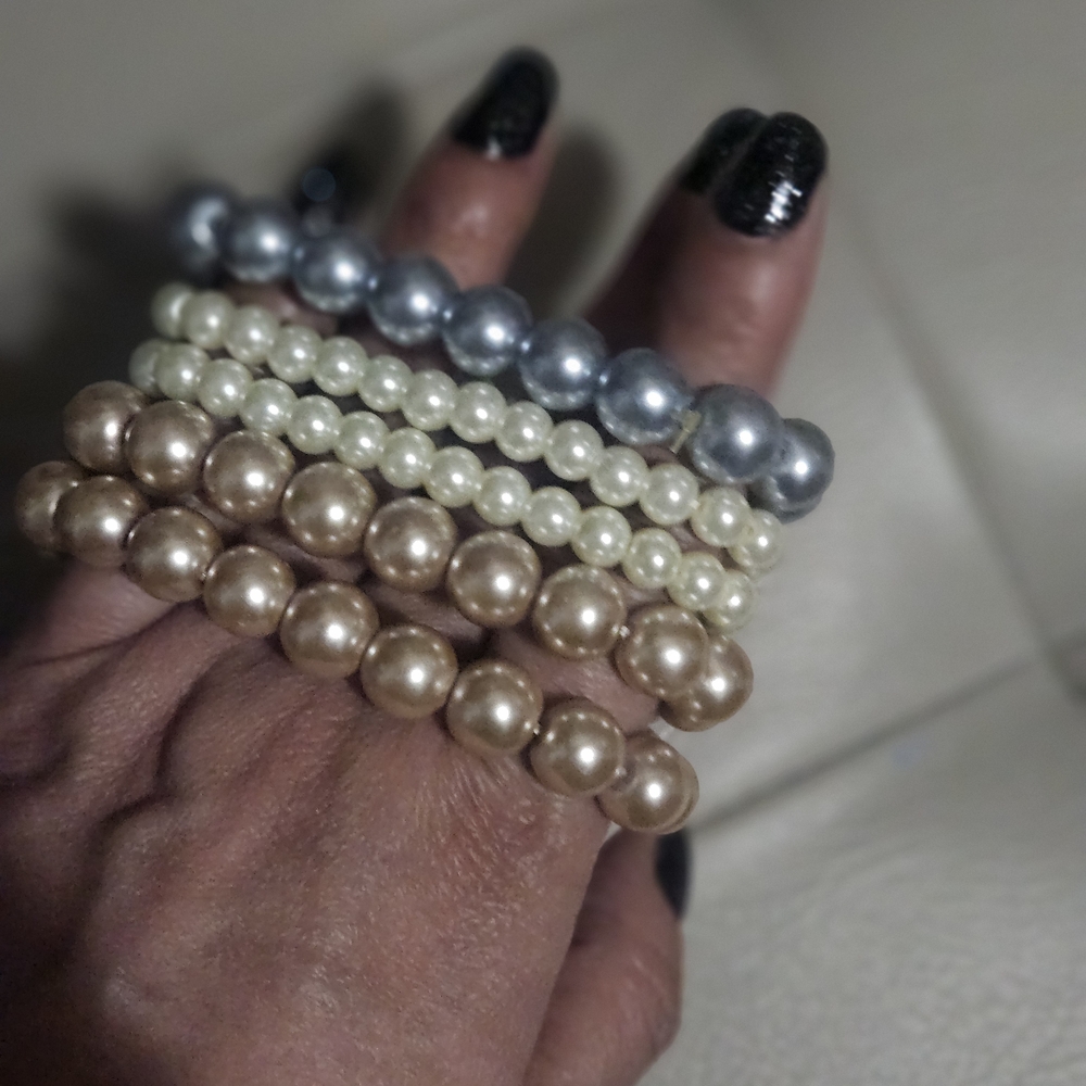Elegant Pearl Bracelet Set - Picture 2 of 4